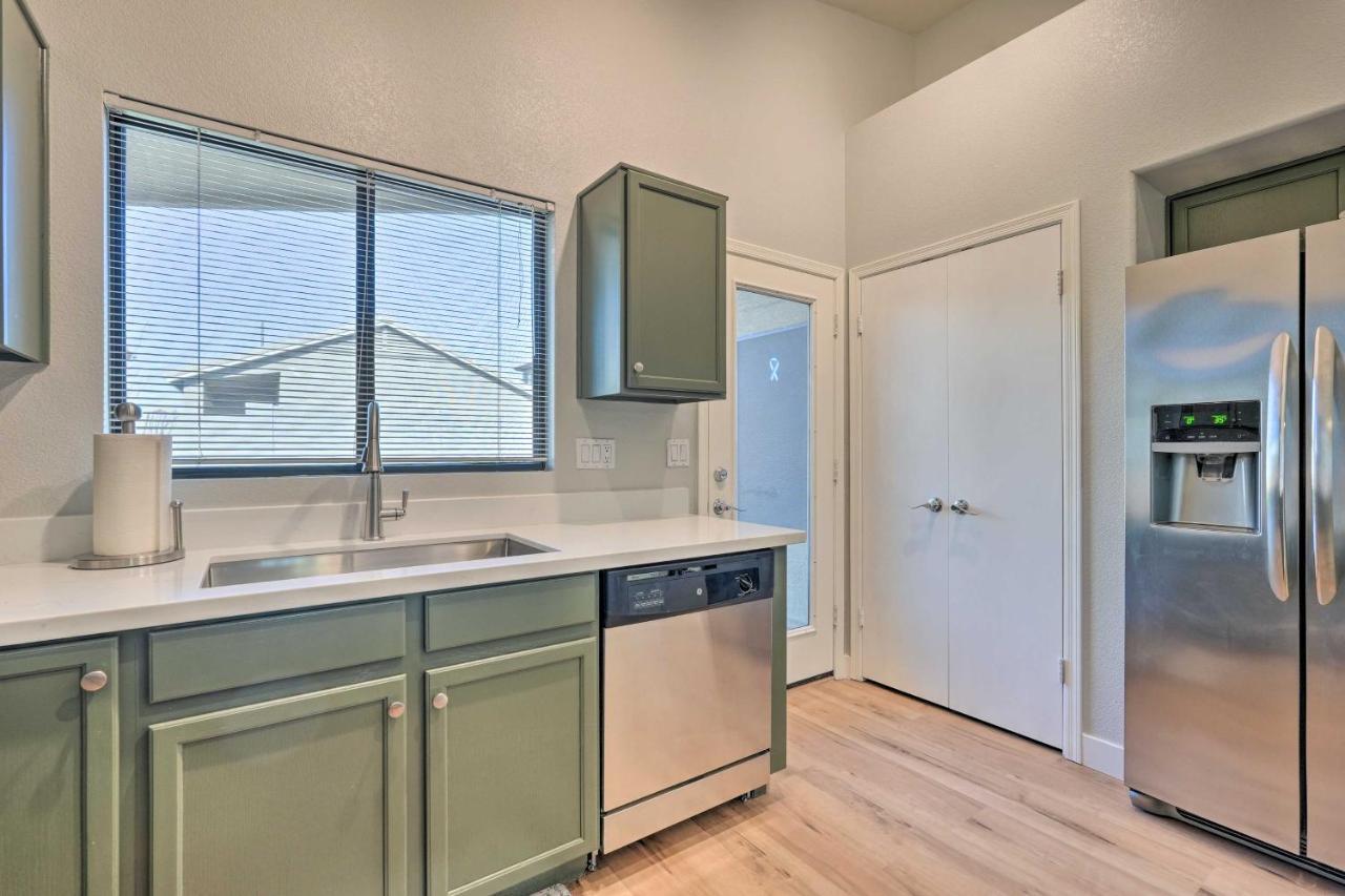 Sunlit Peoria Vacation Rental With Private Yard Екстериор снимка