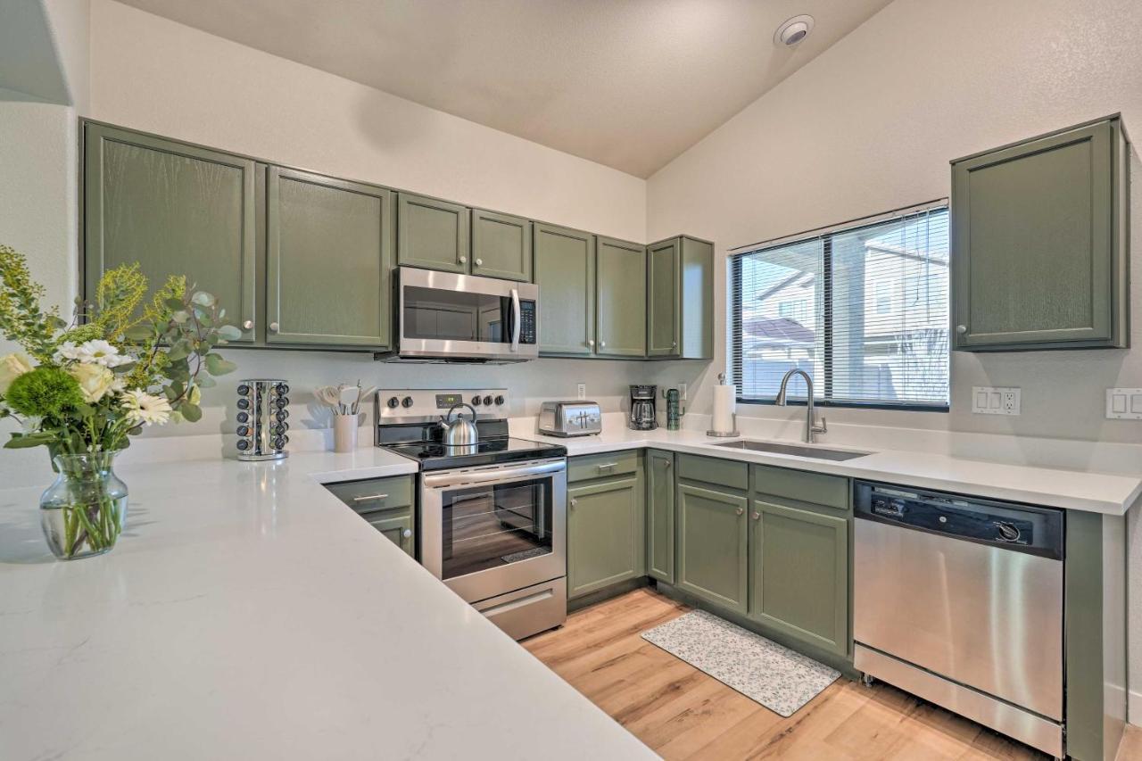 Sunlit Peoria Vacation Rental With Private Yard Екстериор снимка